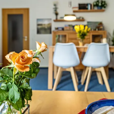 아파트 Geraeumige Mit Garten *