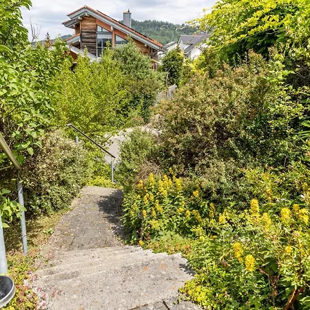 Geraeumige Mit Garten 아파트 Denkingen