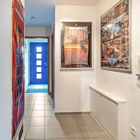 아파트 Geraeumige Mit Garten